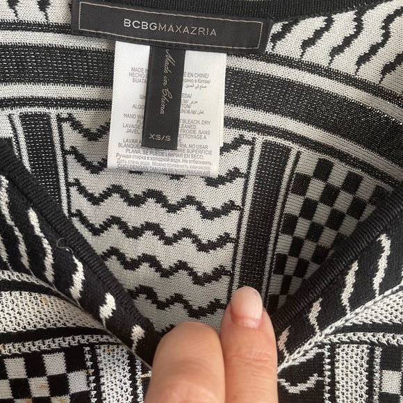 BCBG Max Azria puncho in black and white - Picture 2 of 3